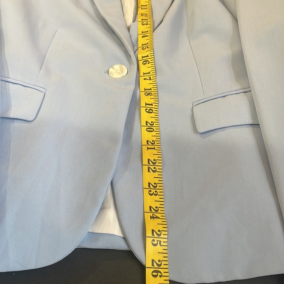 Light Blue Blazer, one button closure, size Medium,fitted - Picture 7 of 10
